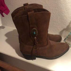 Cute boots! Never worn!